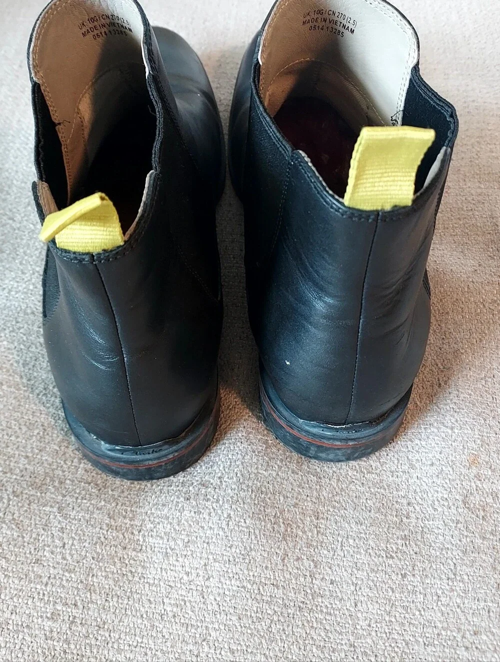 Clarks Men's Black Leather Casual Chelsea Boots with Yellow Heel Tab Sz-US 11